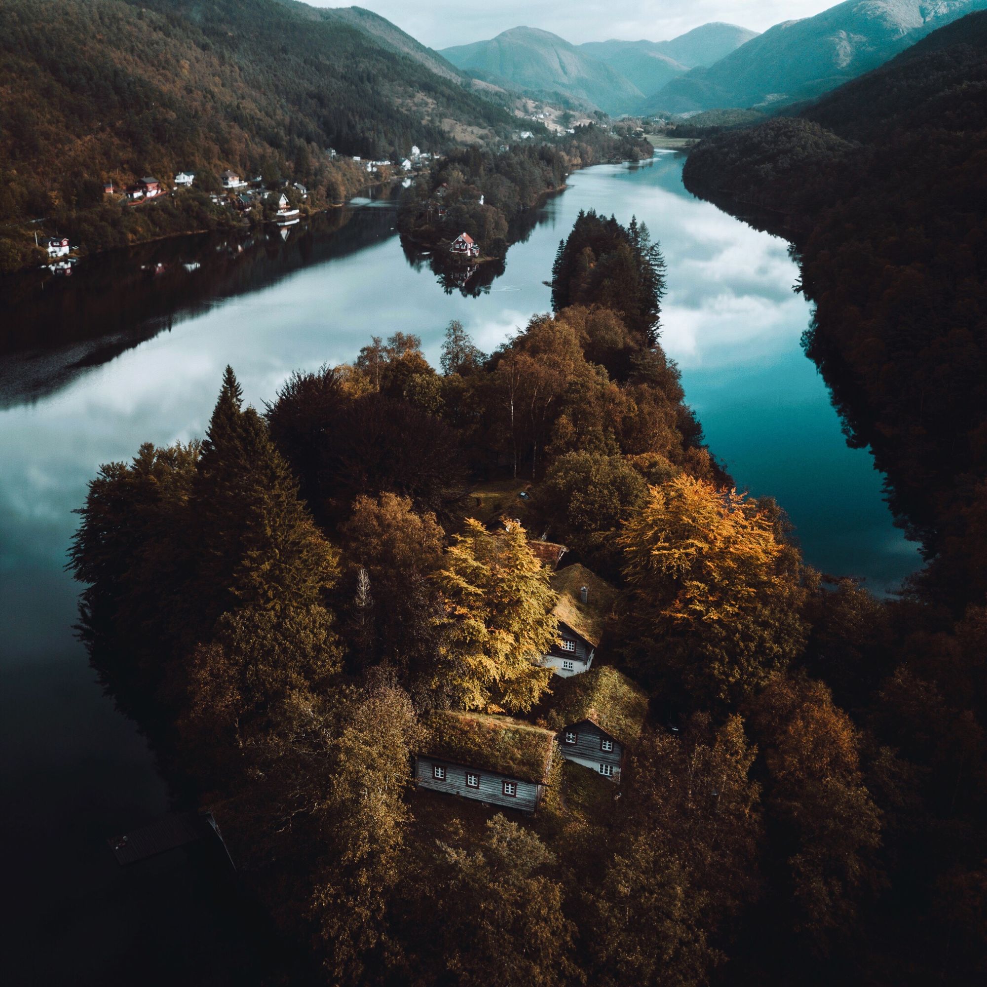 Turf roofs, inner waterway